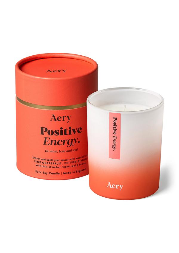 Doftljuset Positive Energy från Aery Living. Ljuset luktar Rosa grapefruit, vetiver och mint.