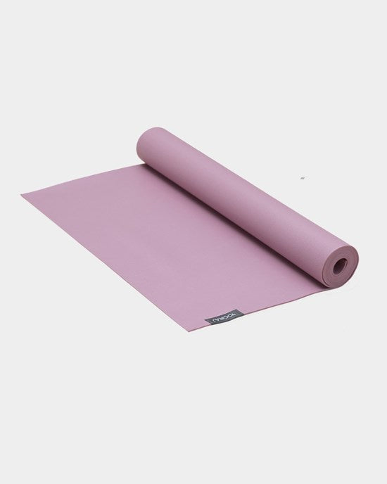 Produktbild på en yogamatta från Yogiraj i storleken 2mm i färgen rosa.