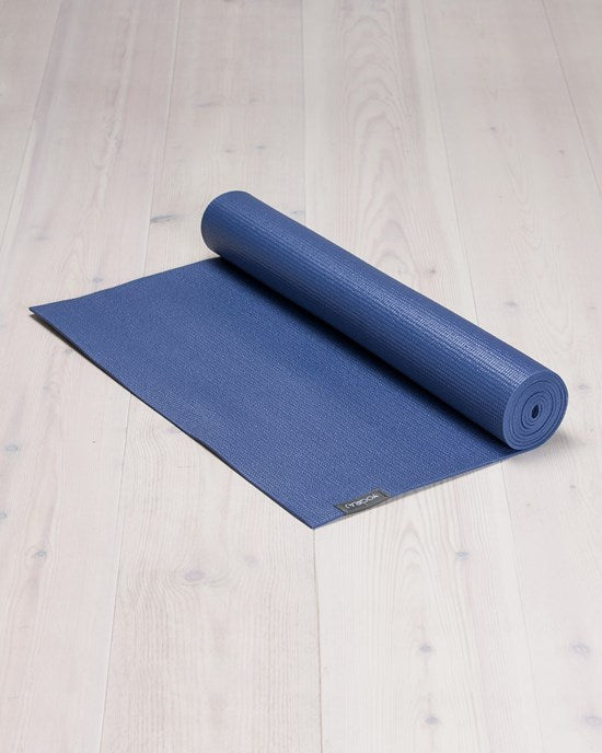 Produktbild på en yogamatta från Yogiraj i storleken 4mm i färgen blå.