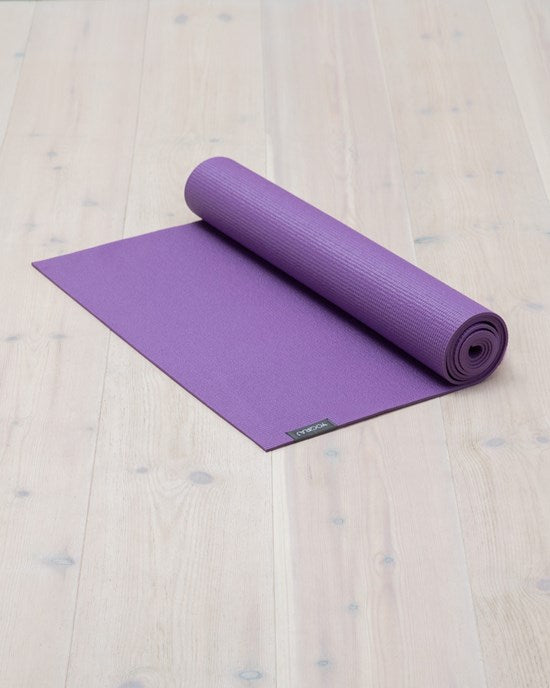 Produktbild på en yogamatta från Yogiraj i storleken 4mm i färgen lila.